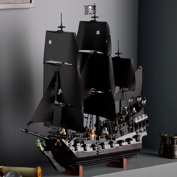 Блоковий конструктор LEGO Icons Піратський корабель капітана Джека Горобця (10365)