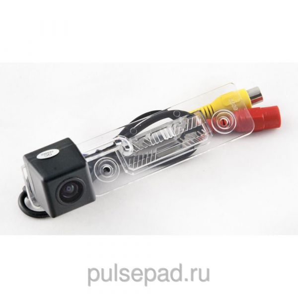 Камера заднего вида iDial CCD-107 Skoda Octavia
