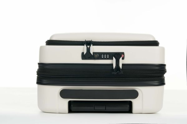 Чемодан Bagland Velo маленький 40 л. белый (00322020)