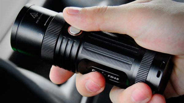 Фонарик ручной Fenix FD45