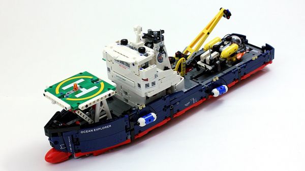 Классический конструктор LEGO Technic Исследователь океана (42064)